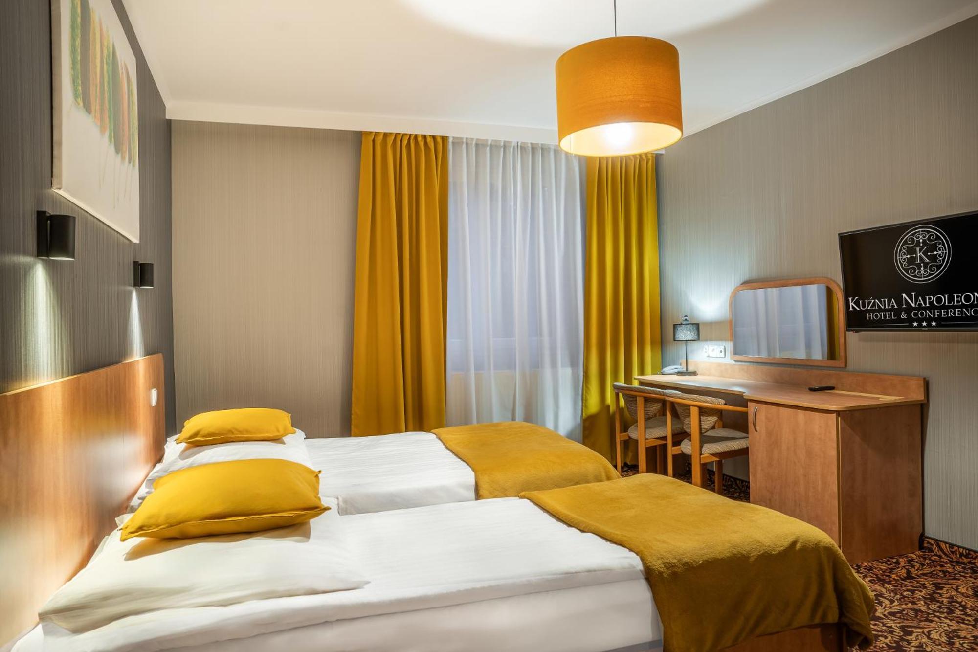 Hotel Kuznia Napoleonska Teresin Buitenkant foto